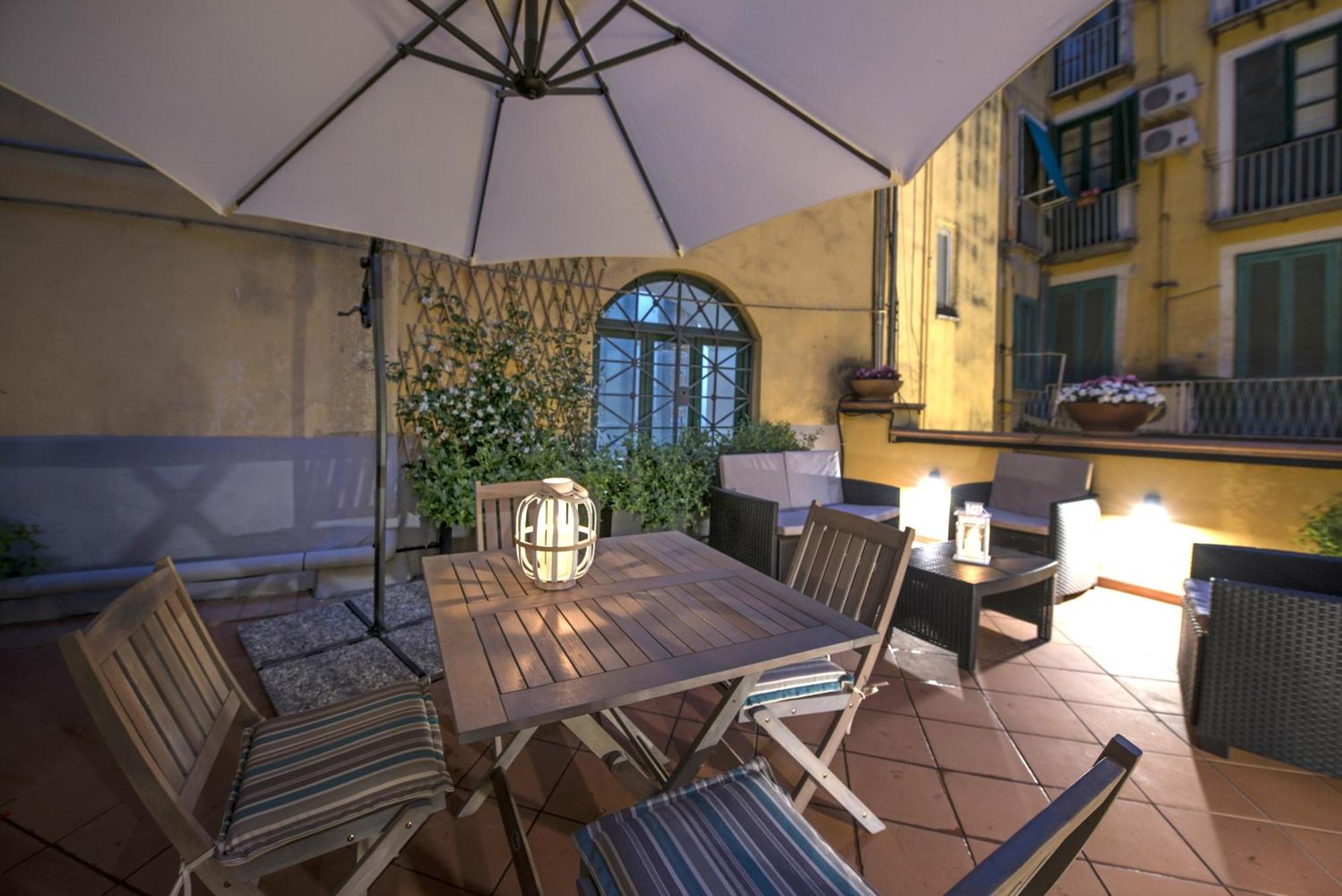Le Terrazze Sul Cortile Apartment Салерно Екстериор снимка