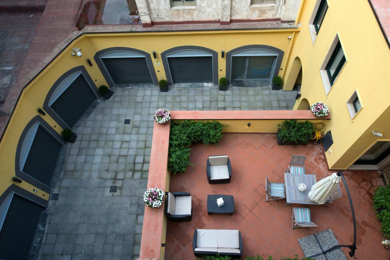 Le Terrazze Sul Cortile Apartment Салерно Екстериор снимка