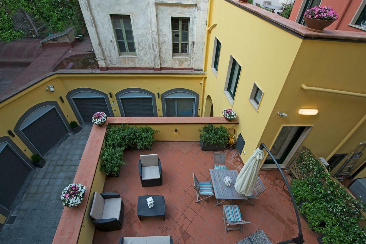 Le Terrazze Sul Cortile Apartment Салерно Екстериор снимка